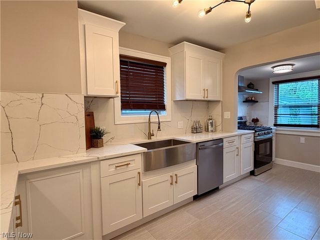 3288 Silsby Road, Cleveland Heights, OH 44118