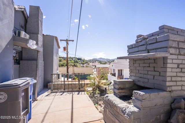 111 E Dumbauld Street, Nogales, AZ 85621