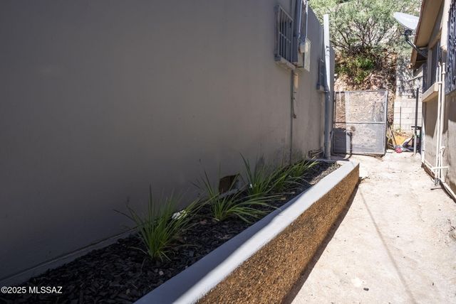 111 E Dumbauld Street, Nogales, AZ 85621