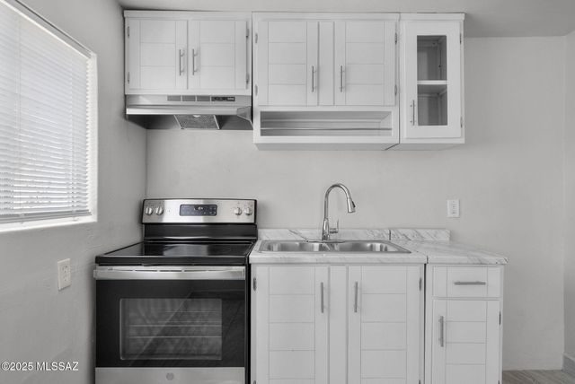 111 E Dumbauld Street, Nogales, AZ 85621