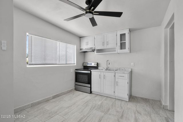 111 E Dumbauld Street, Nogales, AZ 85621