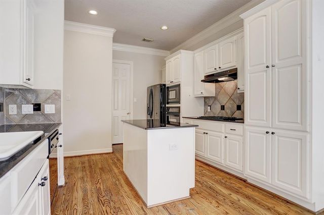 2822 Briarhurst Park, Houston, TX 77057