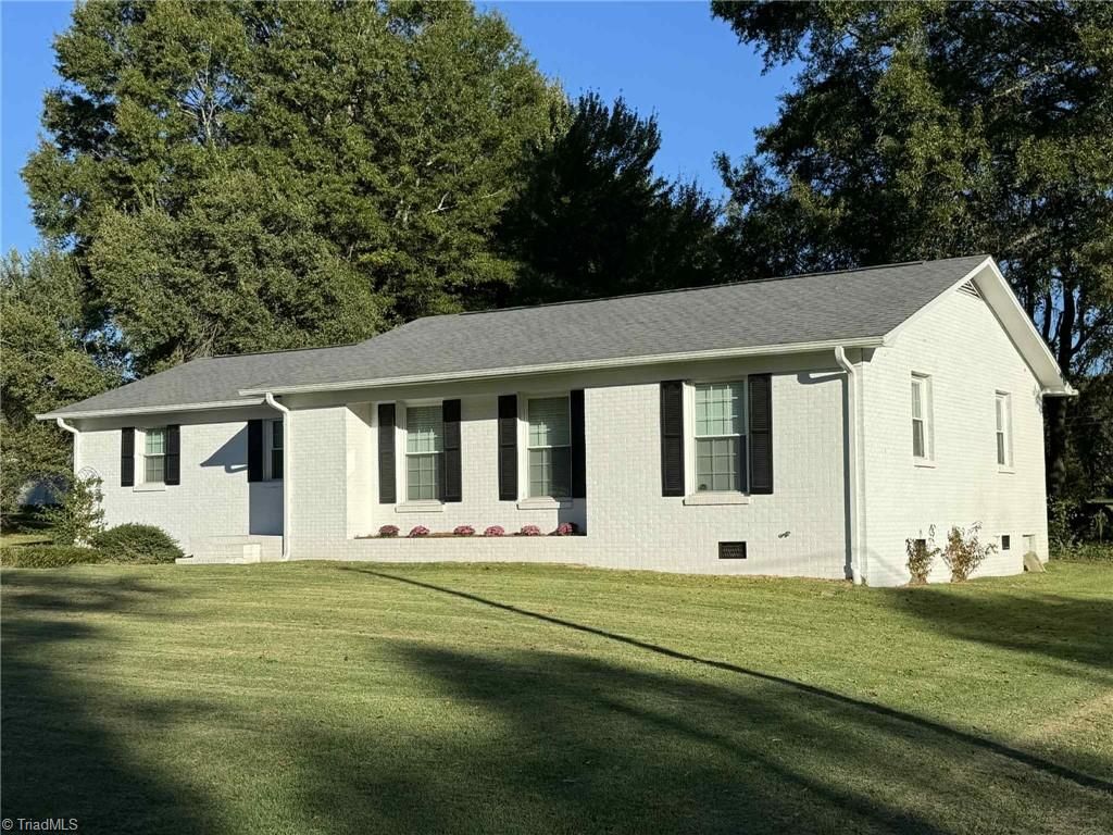 149 Vance Street, Dobson, NC 27017