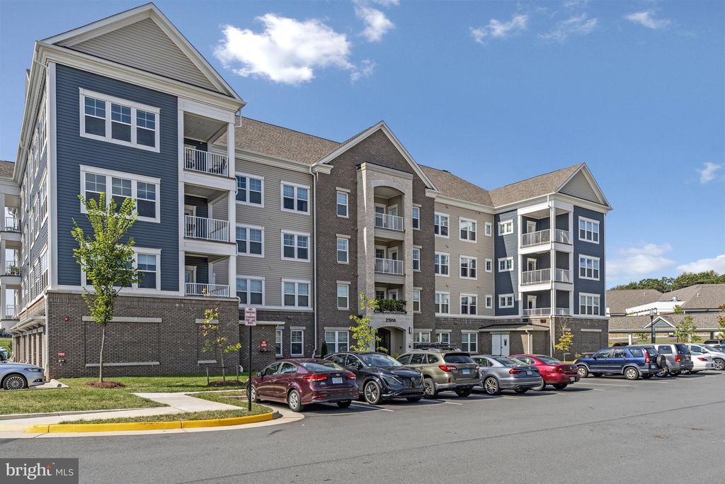 21914 HAWKSBILL HIGH CIR #304, Sterling, VA 20164
