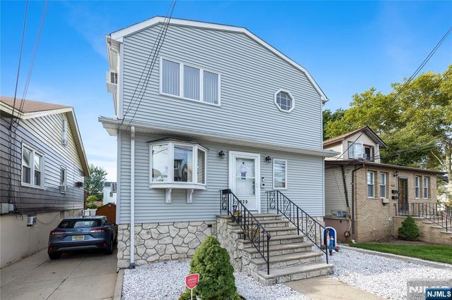 829 Roosevelt Avenue, Secaucus, NJ 07094