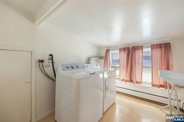 829 Roosevelt Avenue, Secaucus, NJ 07094