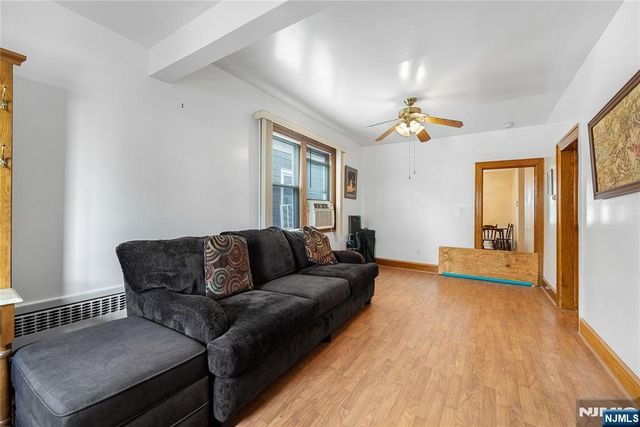 829 Roosevelt Avenue, Secaucus, NJ 07094
