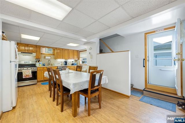 829 Roosevelt Avenue, Secaucus, NJ 07094