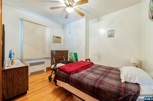 829 Roosevelt Avenue, Secaucus, NJ 07094