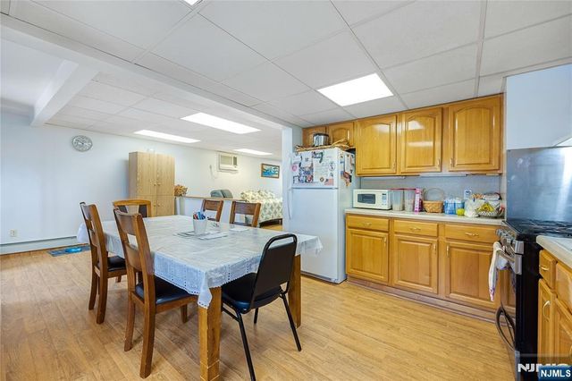 829 Roosevelt Avenue, Secaucus, NJ 07094