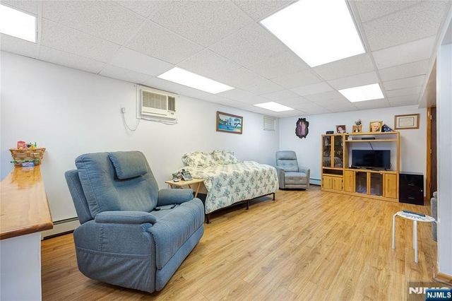 829 Roosevelt Avenue, Secaucus, NJ 07094