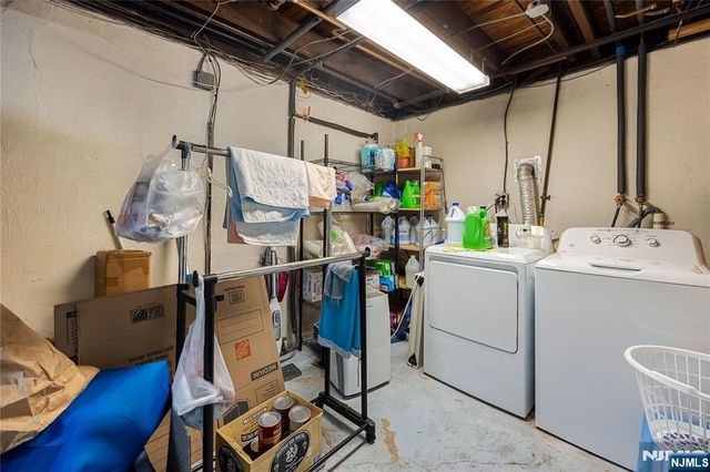829 Roosevelt Avenue, Secaucus, NJ 07094