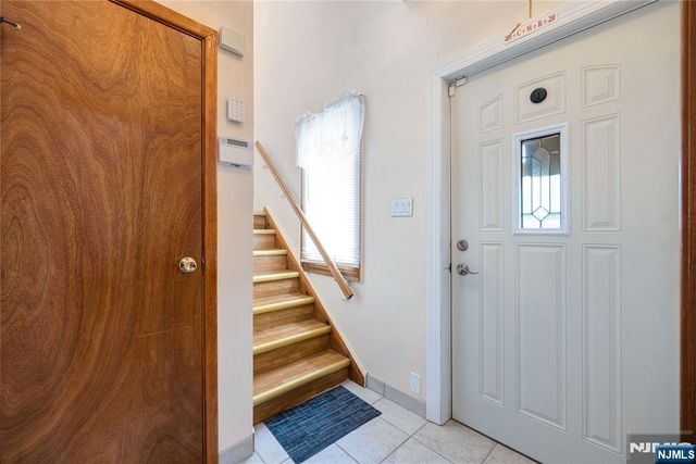 829 Roosevelt Avenue, Secaucus, NJ 07094
