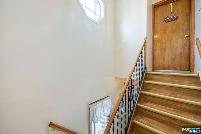 829 Roosevelt Avenue, Secaucus, NJ 07094