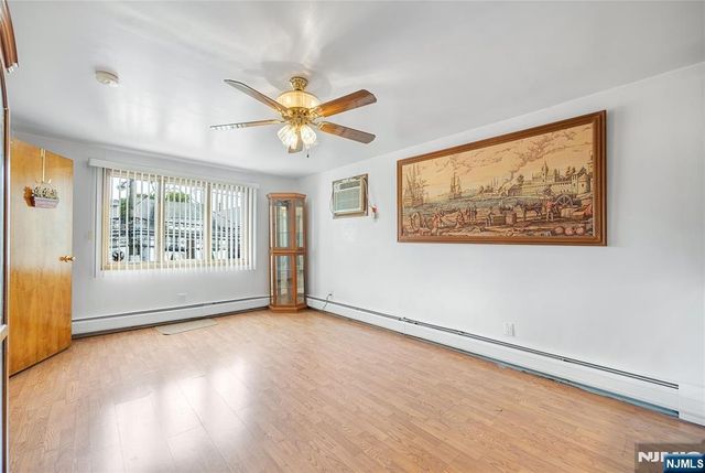 829 Roosevelt Avenue, Secaucus, NJ 07094
