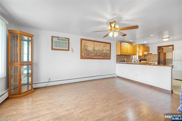 829 Roosevelt Avenue, Secaucus, NJ 07094