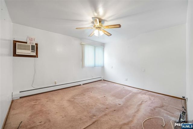 829 Roosevelt Avenue, Secaucus, NJ 07094