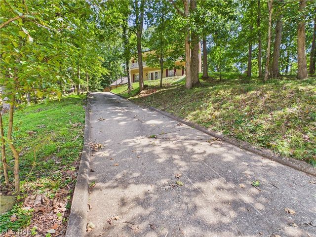 35 Woodland Park Drive, Parkersburg, WV 26104