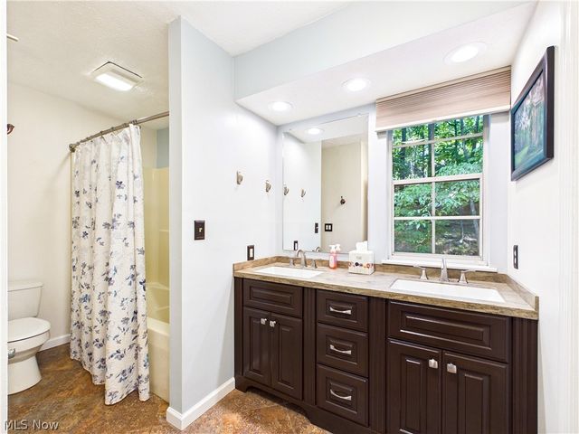 35 Woodland Park Drive, Parkersburg, WV 26104
