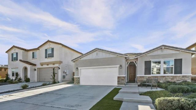 30491 De Caron Street, Murrieta, CA 92563