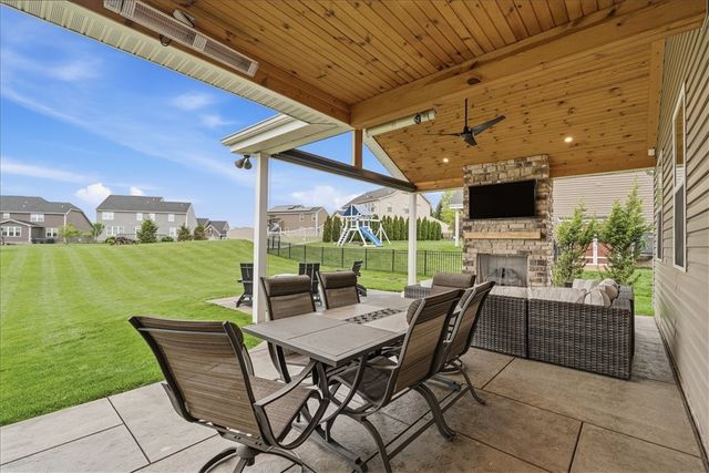 213 Overlook Dr, Ohio Twp, PA 15237