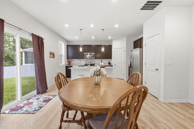 12024 Wooden Trace Dr, Louisville, KY 40229