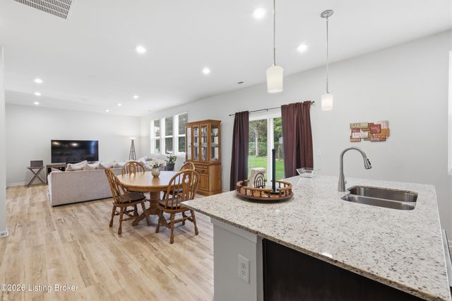 12024 Wooden Trace Dr, Louisville, KY 40229