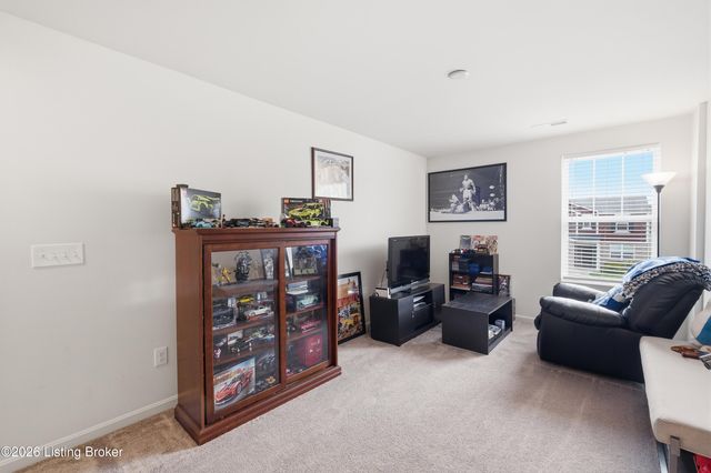 12024 Wooden Trace Dr, Louisville, KY 40229