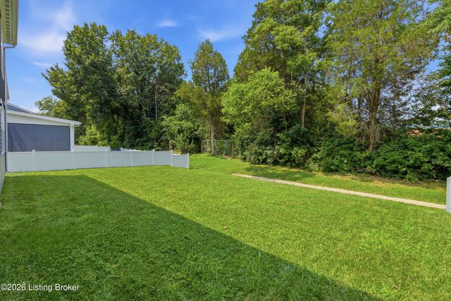 12024 Wooden Trace Dr, Louisville, KY 40229