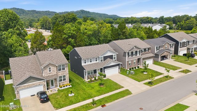12024 Wooden Trace Dr, Louisville, KY 40229