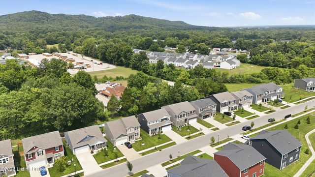 12024 Wooden Trace Dr, Louisville, KY 40229