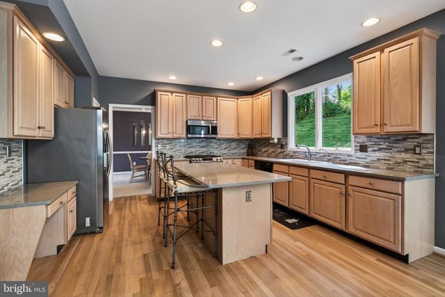 1361 WOODED KNLS, West Chester, PA 19382