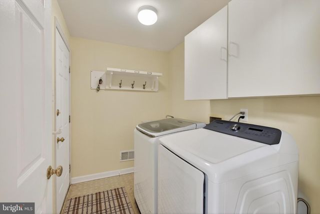 1361 WOODED KNLS, West Chester, PA 19382