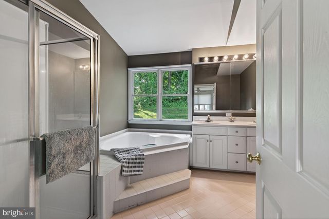 1361 WOODED KNLS, West Chester, PA 19382