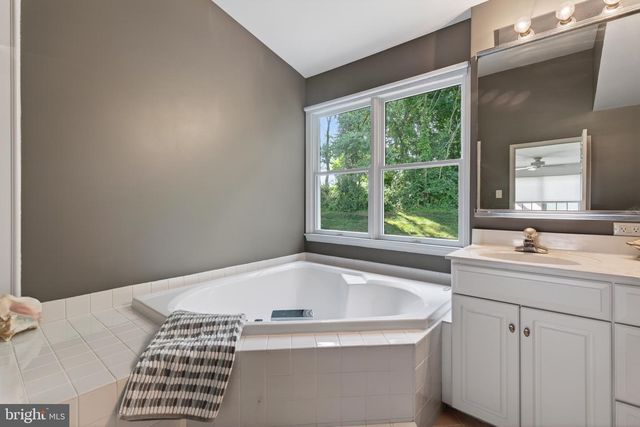 1361 WOODED KNLS, West Chester, PA 19382