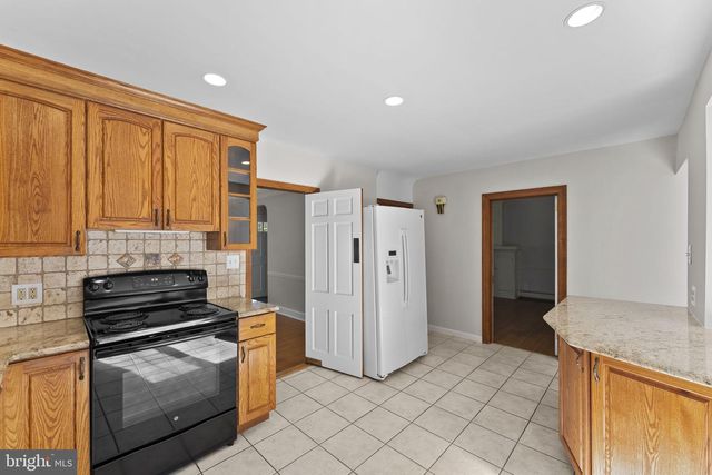 2551 PARK RD, Warrington, PA 18976
