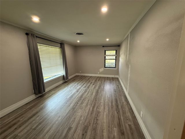 1412 Hillcrest Street, Ennis, TX 75119