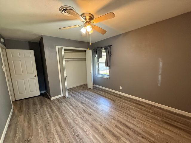 1412 Hillcrest Street, Ennis, TX 75119