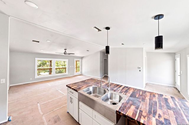 1217 Rotherman, Canyon Lake, TX 78133