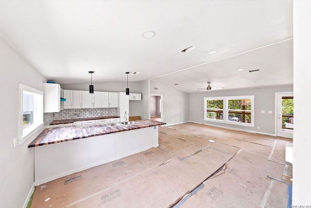 1217 Rotherman, Canyon Lake, TX 78133