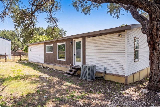 1217 Rotherman, Canyon Lake, TX 78133