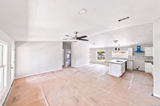 1217 Rotherman, Canyon Lake, TX 78133