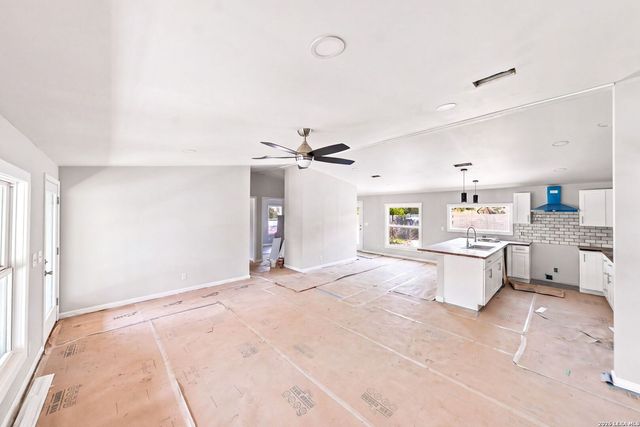1217 Rotherman, Canyon Lake, TX 78133