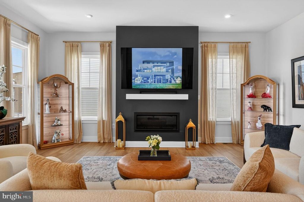 Image 10 of property listing at 923 WARLANDER DR SW, Leesburg, VA 20175