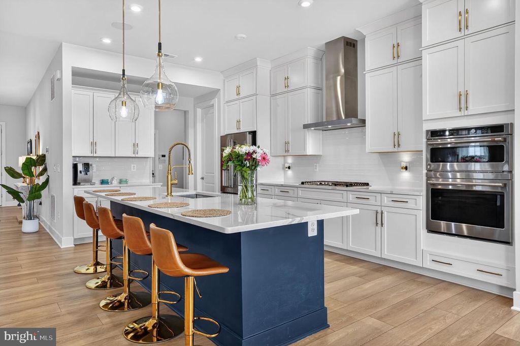 Image 12 of property listing at 923 WARLANDER DR SW, Leesburg, VA 20175