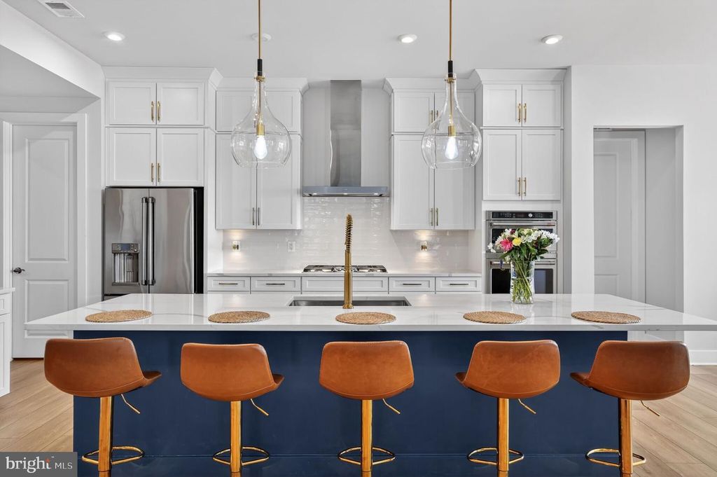 Image 13 of property listing at 923 WARLANDER DR SW, Leesburg, VA 20175