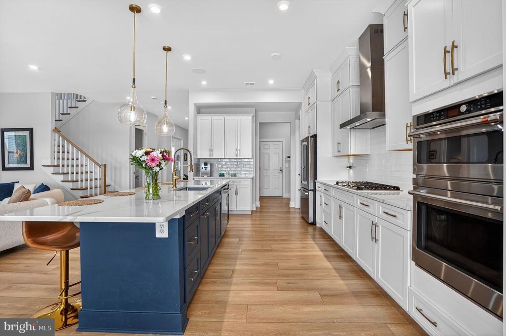 Image 16 of property listing at 923 WARLANDER DR SW, Leesburg, VA 20175