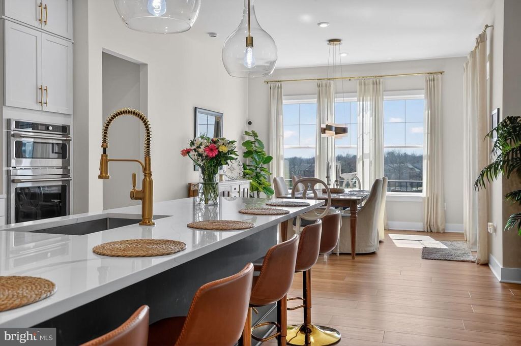 Image 18 of property listing at 923 WARLANDER DR SW, Leesburg, VA 20175