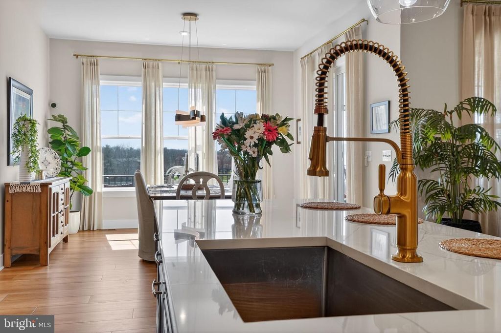 Image 19 of property listing at 923 WARLANDER DR SW, Leesburg, VA 20175