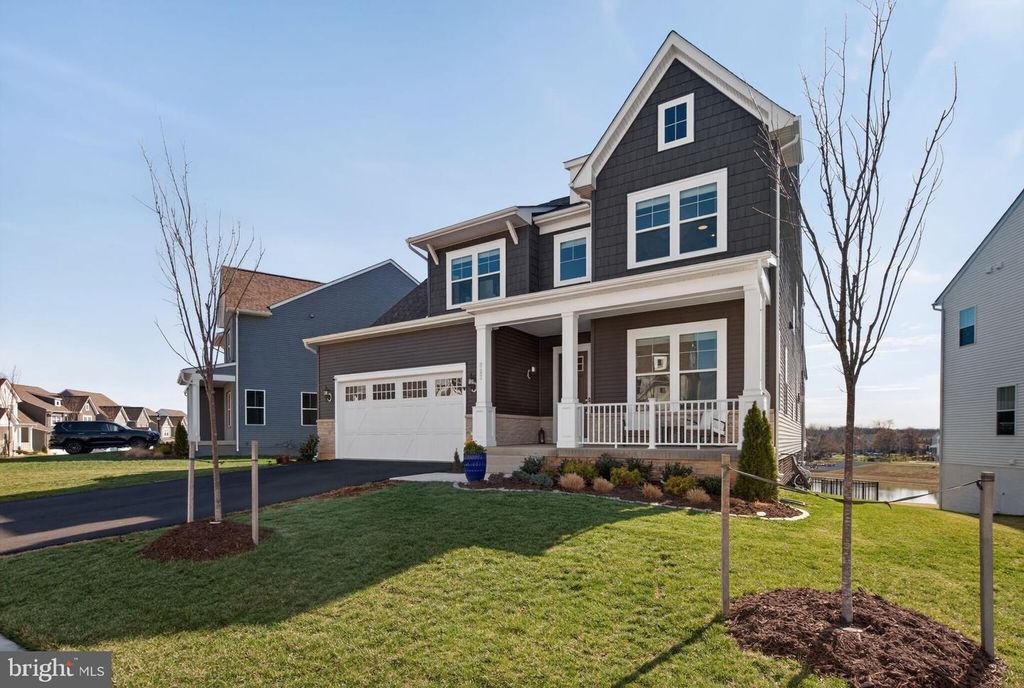 Image 2 of property listing at 923 WARLANDER DR SW, Leesburg, VA 20175